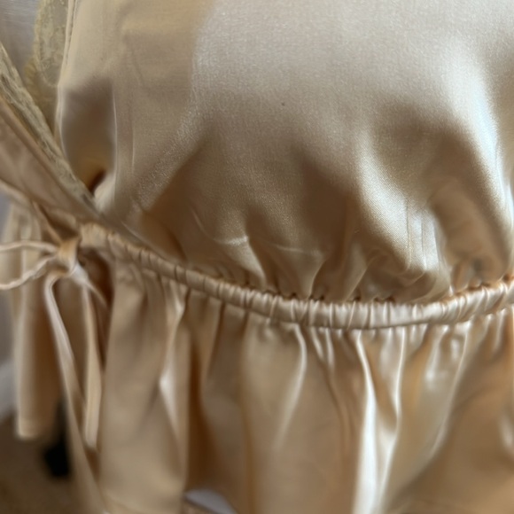 *New* Satin Lace Set - Picture 6 of 6